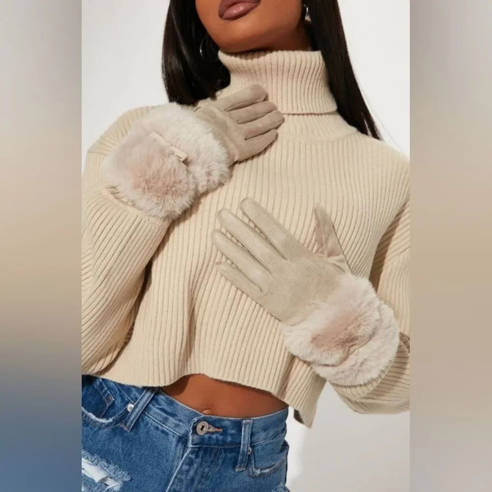 Snowy Winter Gloves